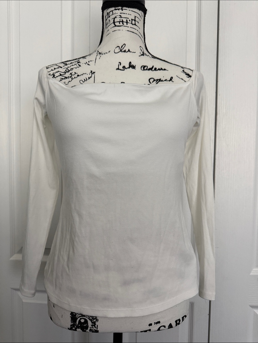 HALARA White Off-the-Shoulder Long Sleeve Top